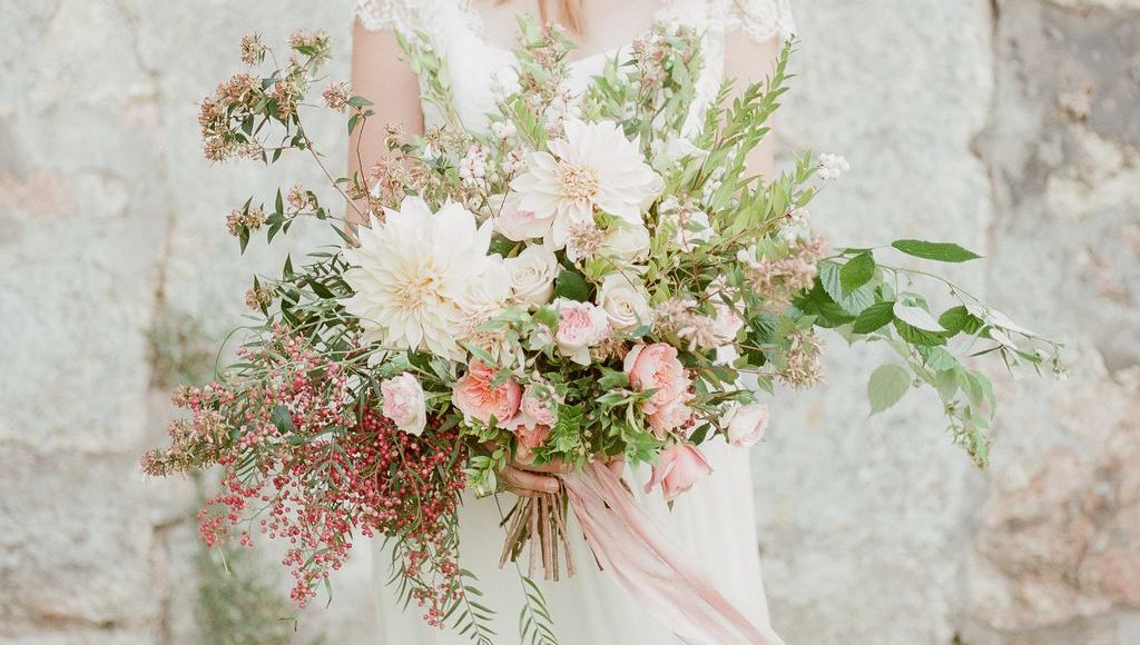 Bouquet de mariage : des fleurs aussi belles que romantiques